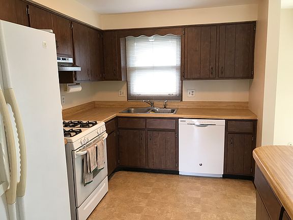 3rd image of 823 Quail Dr