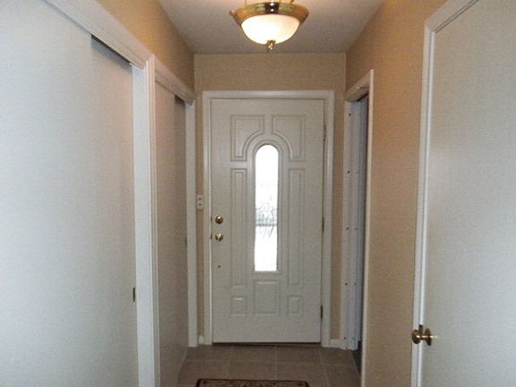 5th image of 2412 W John St