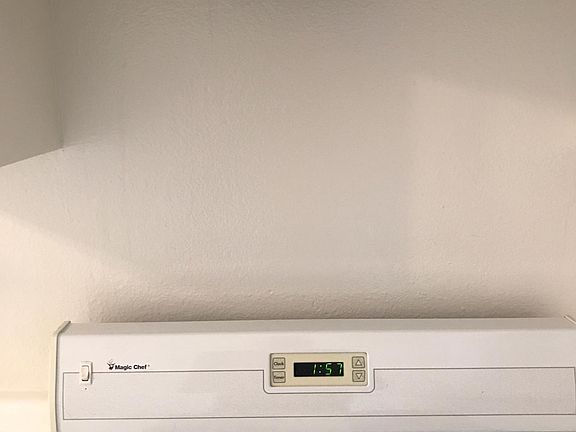 3rd image of 558 N Kenmore Ave APT 204
