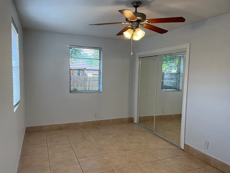 2782 Claremont Cir — Photo 3