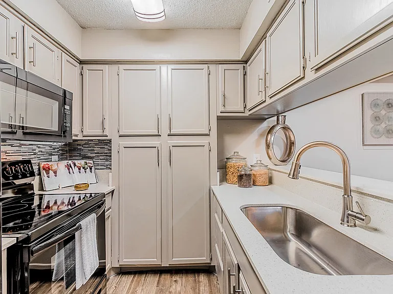 Amherst Apartments — Photo 5