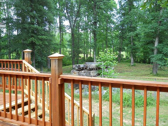 5th image of 561 Harris Dr