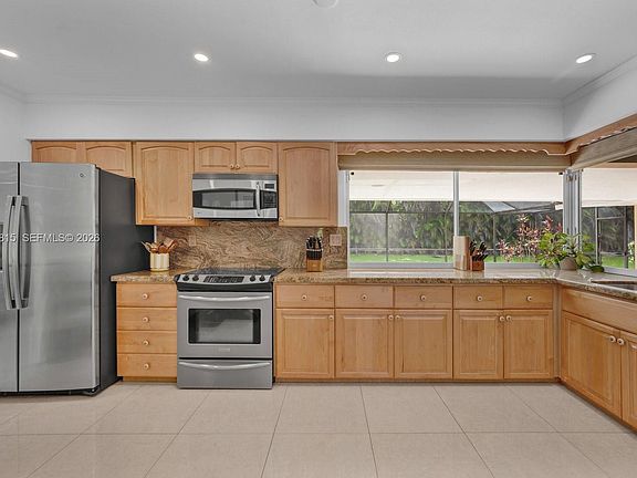 3rd image of 11805 SW 62nd Ave