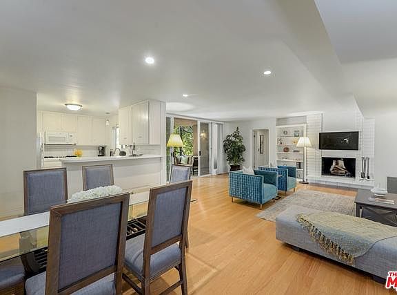 2nd image of 4240 Fulton Ave Unit 208
