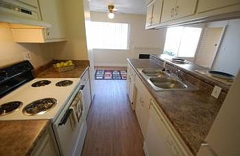 4th image of 3947 Queenston Ct APT 1