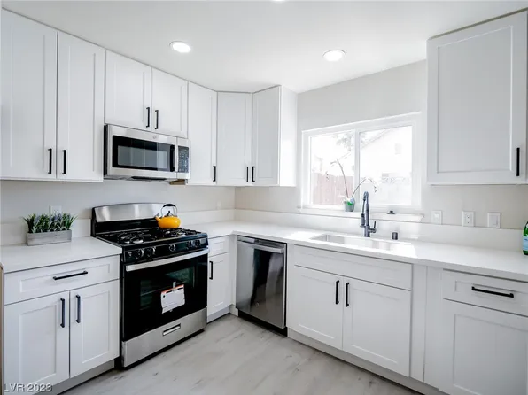 515 Oakwood Ct, Henderson, NV 89002