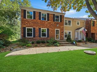 1525 Wedgefield Cir, Naperville, IL 60563