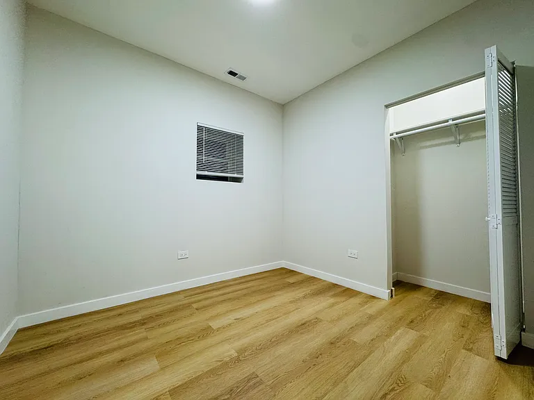 833 W 35th Pl #1R — Photo 12