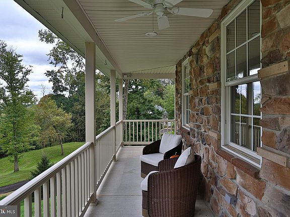 4th image of 2046 Harmony Ln