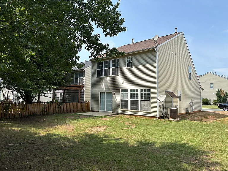 2435 Normancrest Ct — Photo 3