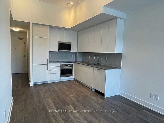 3rd image of 2481 Taunton Rd #460