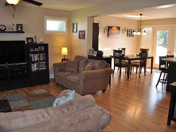 2nd image of 8352 Stonington Dr