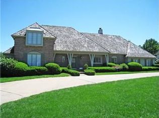 8619 Cedar Dr, Prairie Village, KS 66207
