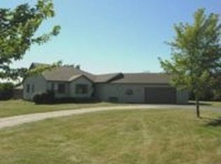 2948 N 41st Rd, Sheridan, IL 60551