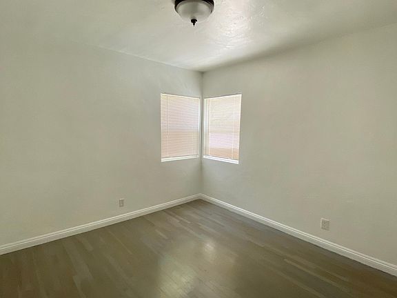 4th image of 726 Superba Ave