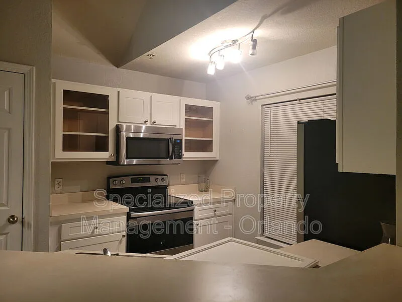 3 bed, 2.0 bath, 1202 sqft, $1,899 — Photo 3