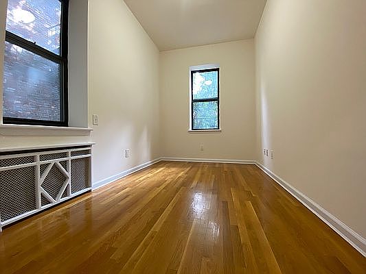 3rd image of 130 E 93rd St #3L