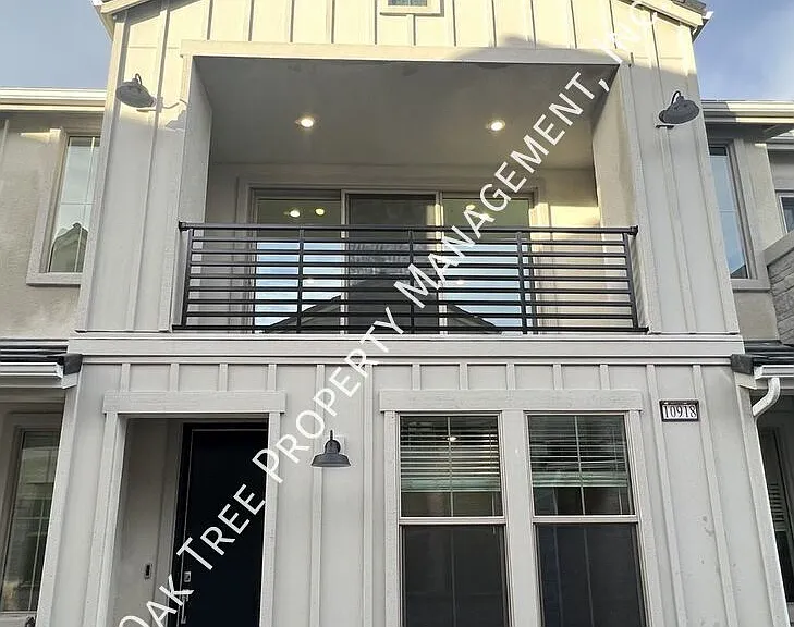 10918 N Honeysuckle Dr — Photo 1