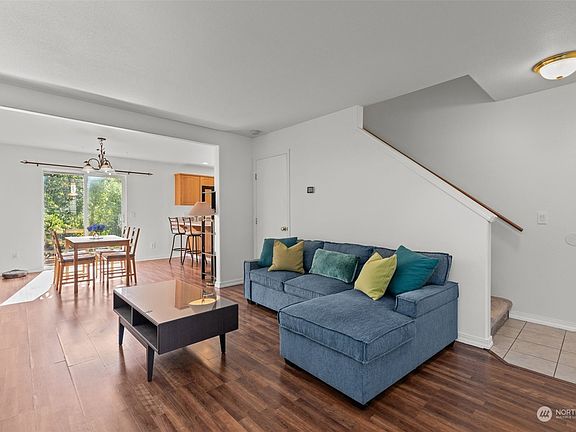 3rd image of 11002 182nd Avenue Pl E
