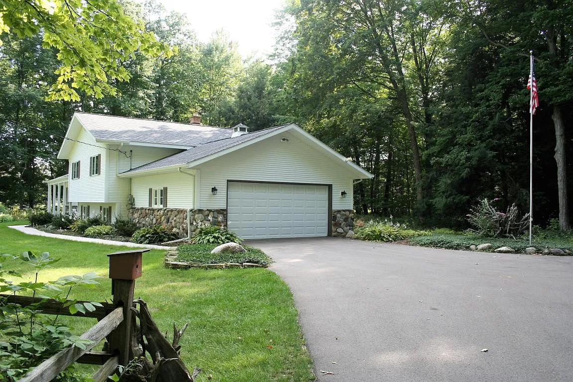 14661 Afton Ave photo 1