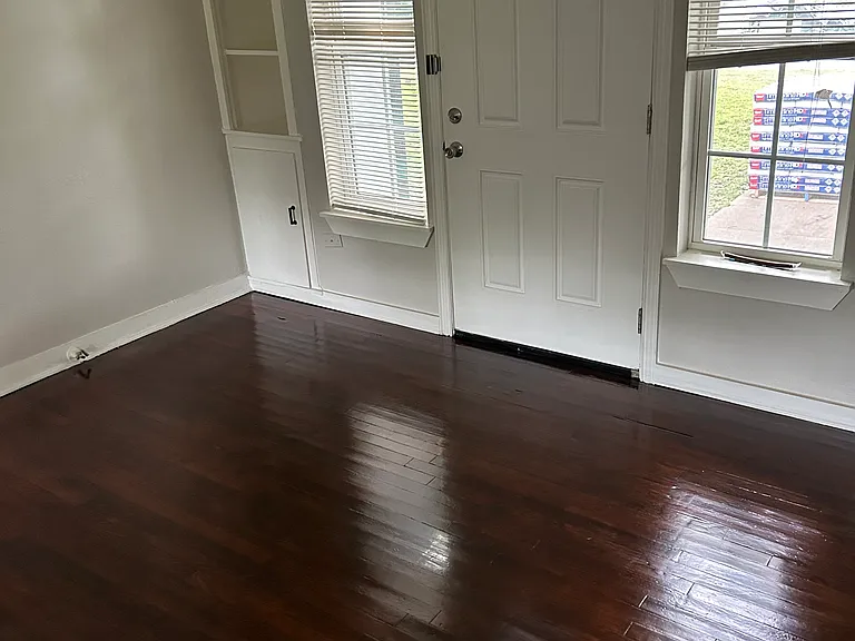 105 Joseph St — Photo 2