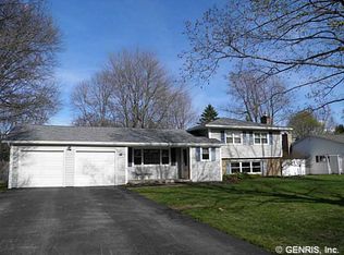 61 Bright Oaks Dr, Rochester, NY 14624