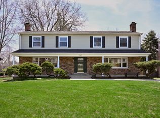 22W247 Glen Valley Dr, Glen Ellyn, IL 60137