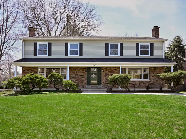 22W247 Glen Valley Dr, Glen Ellyn, IL 60137