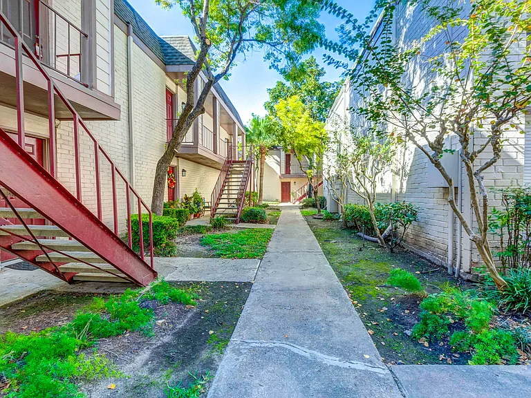 6041 Winsome Ln — Photo 11