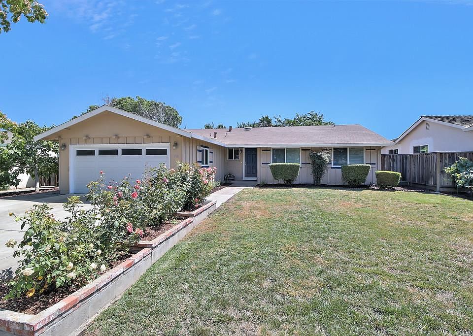 1st image of 746 Pearlwood Way