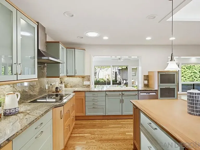 8635 Cliffridge Ave — Photo 12