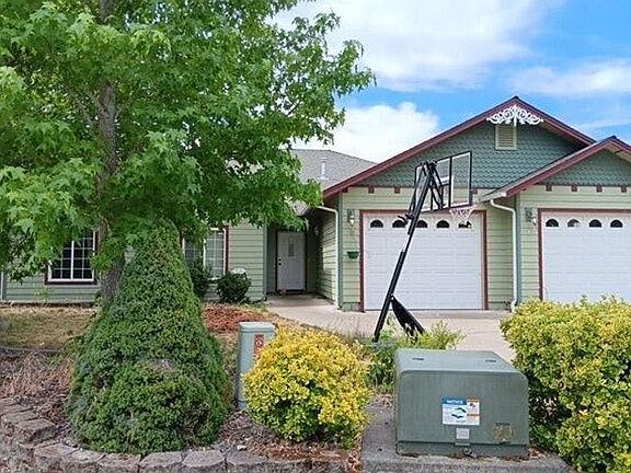 3rd image of 109 SW Lowe Ct