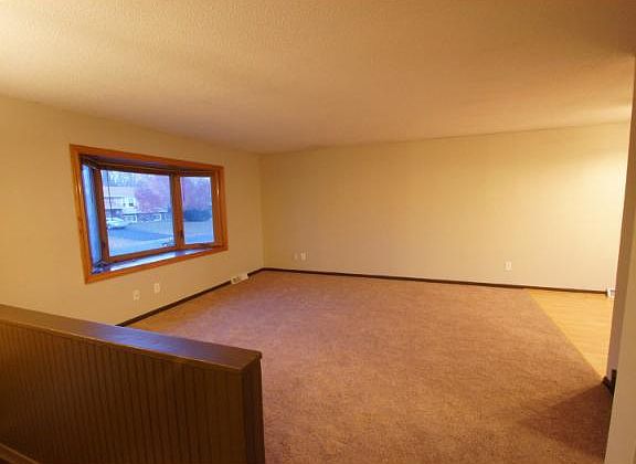 5th image of 11257 Hampshire Ct W