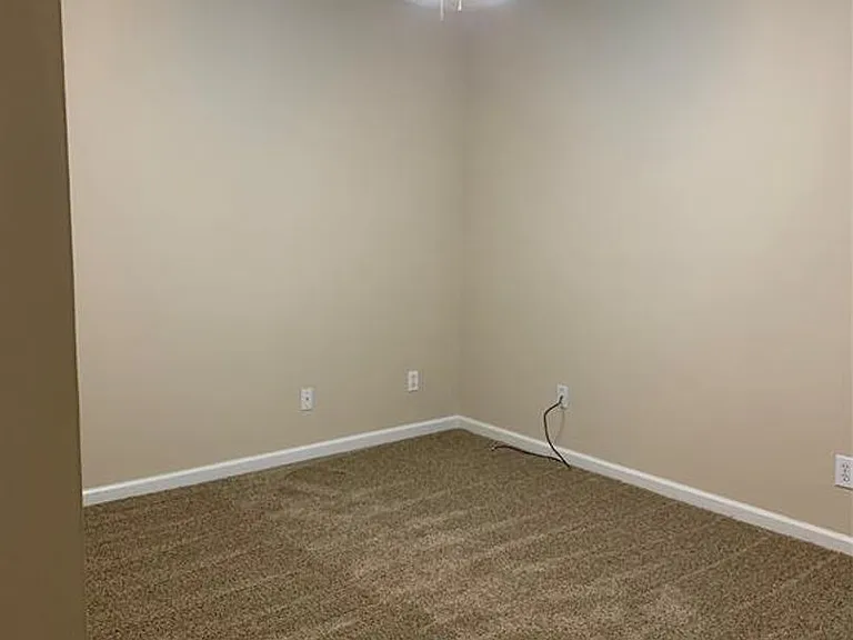 131 Live Oaks Dr — Photo 9