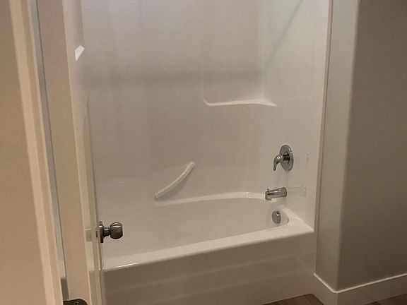 Shower/tub