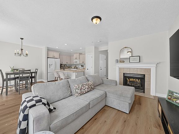 5th image of 14743 S Blue Skye Ct