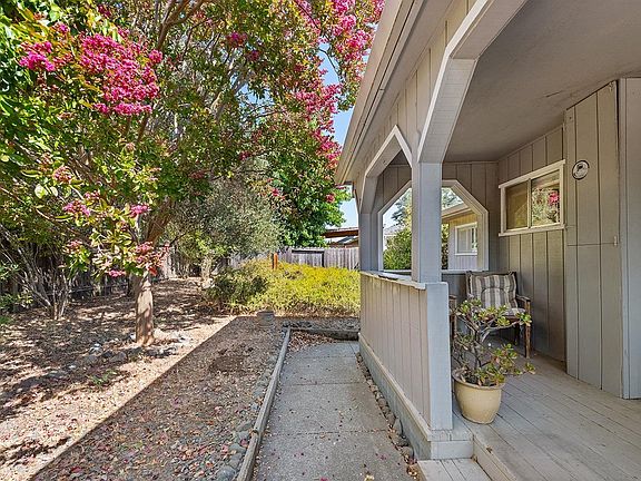 3rd image of 802 Goodwin Avenue