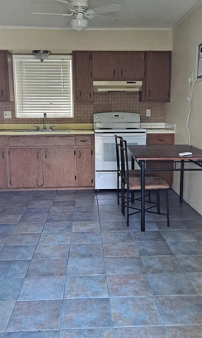 1 bed, 1.0 bath, 650 sqft, $1,050 — Photo 3