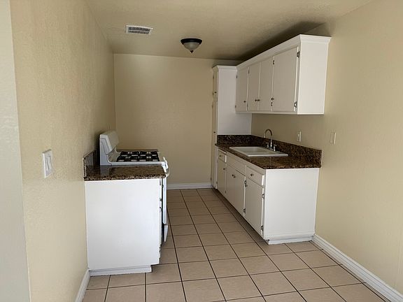 Nice kitchen with granite counter tops.