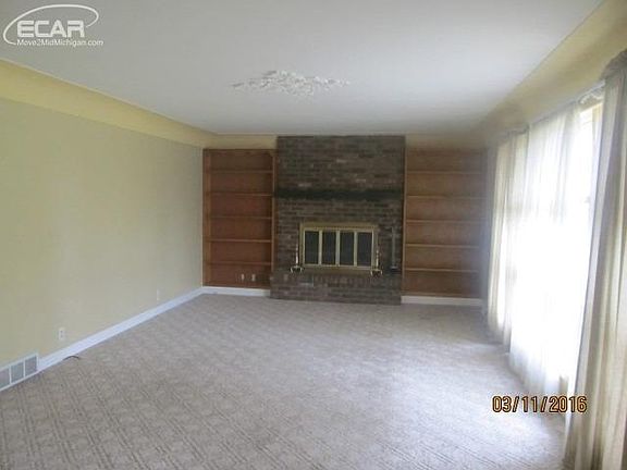 5th image of 3377 Crandon Dr