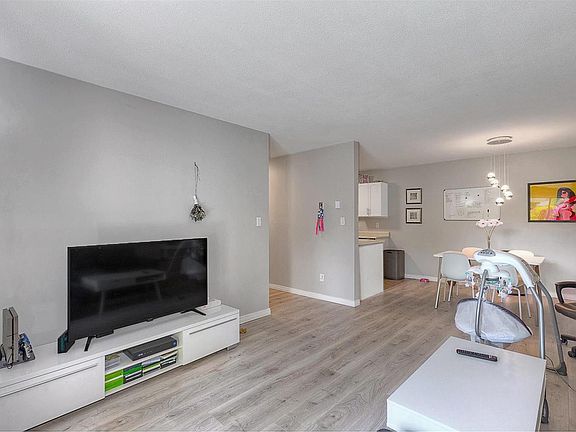 5th image of 3842 Gordon Dr #130