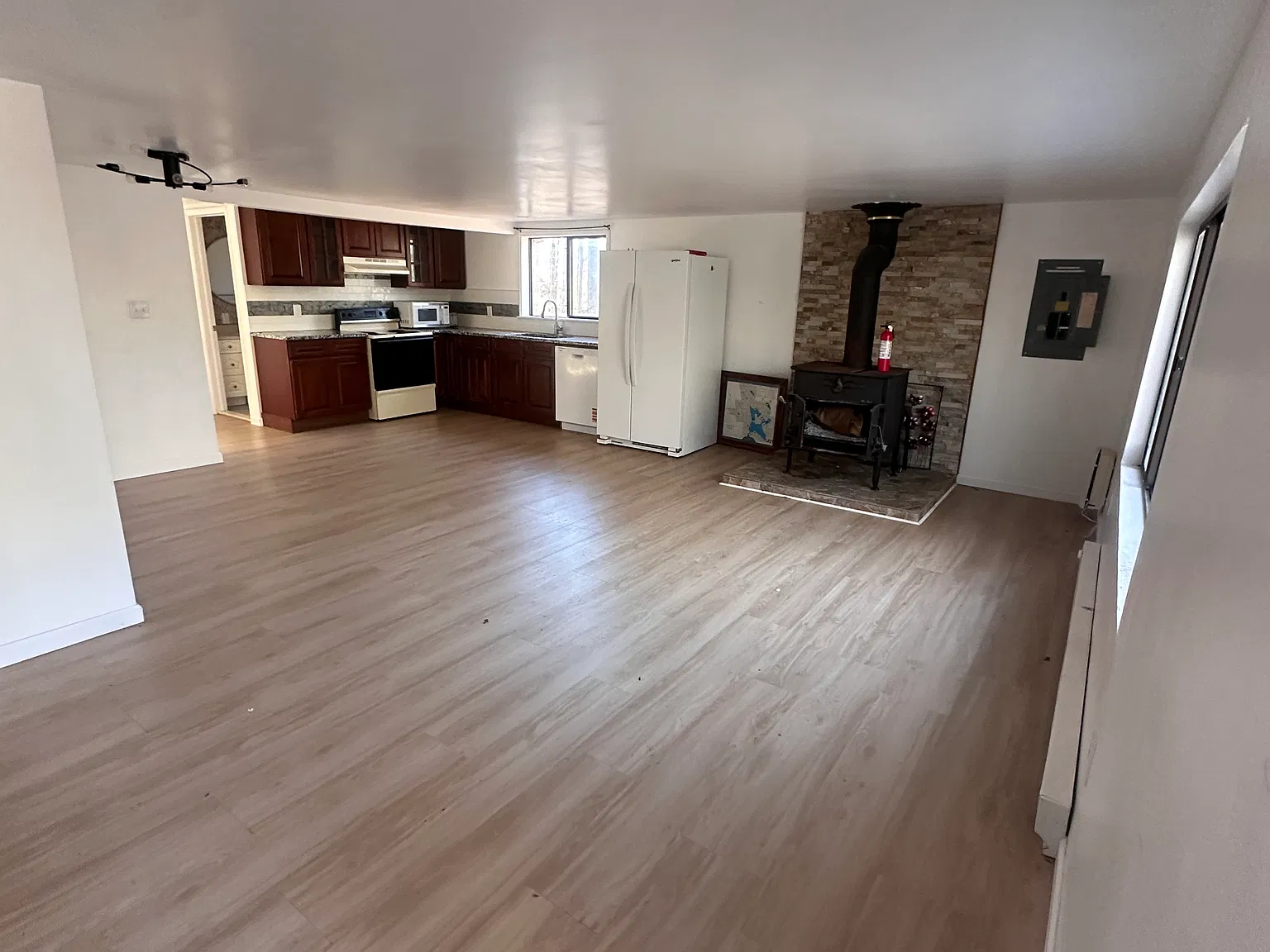 4 bed, 1024 sqft, $2,099 — Photo 4