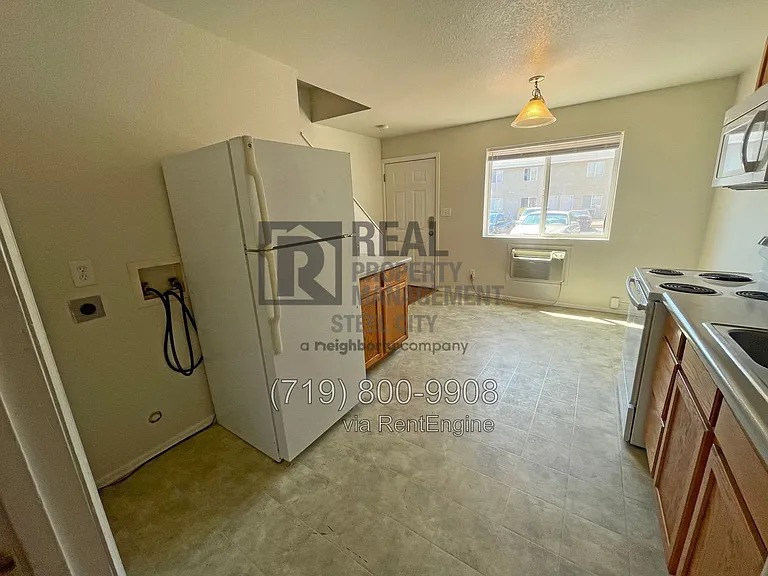 1713 Oakshire Ln #D — Photo 3