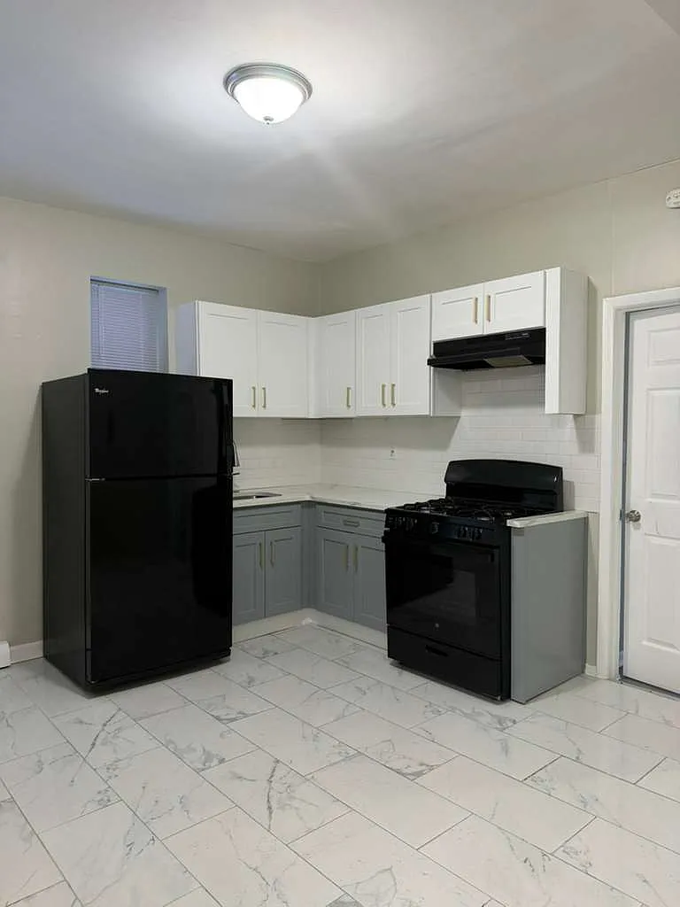 2 bed, 800 sqft, $1,795 — Photo 1