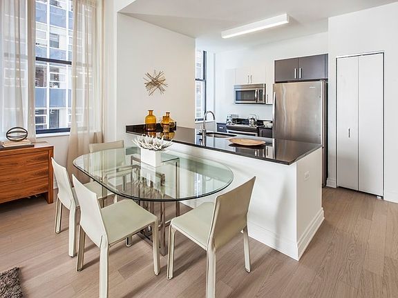 3rd image of 70 Pine St APT 1519