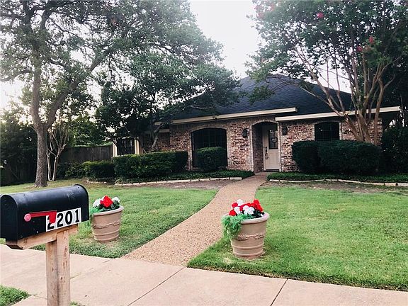 2nd image of 2201 Silver Holly Ln