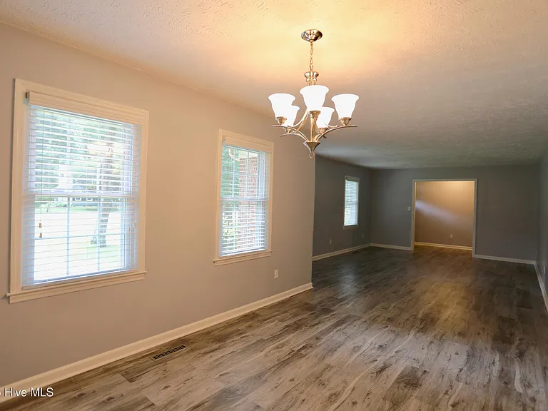 202 Haldane Dr — Photo 6