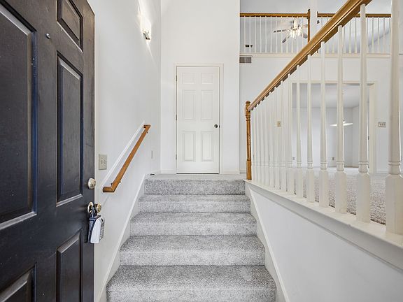 3rd image of 250 Glenstone Cir