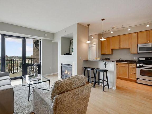 2nd image of 500 Grant St E #1205