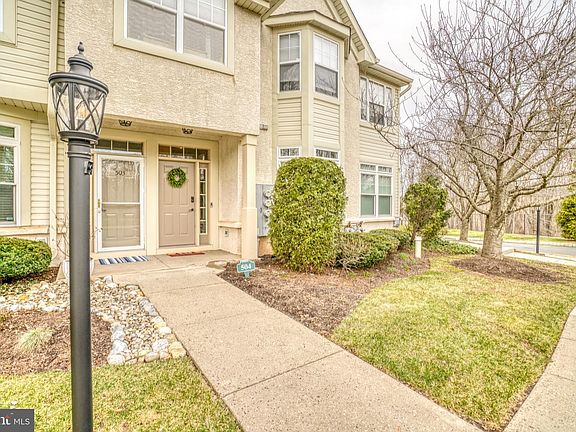 2nd image of 504 Dresher Woods Dr
